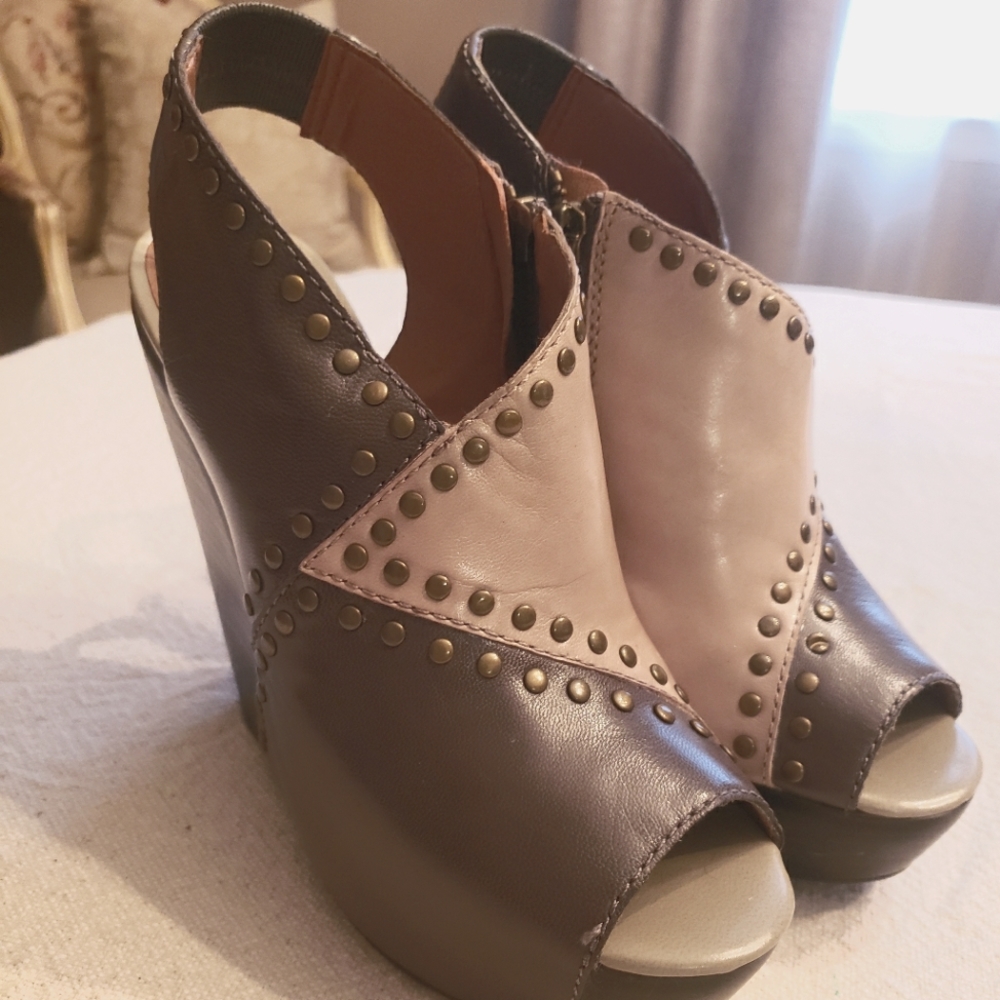 Lucky Brand size 6.5 army green/tan